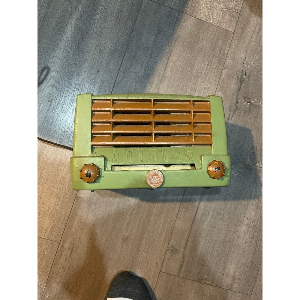 Vintage Emerson AM Radio Model 547A